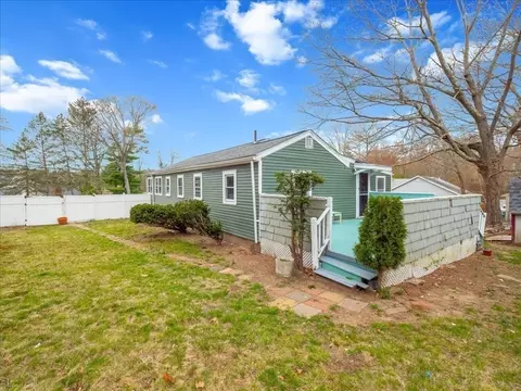 Exterior - 10 E Shore Rd, Holbrook, MA 02343 photo 3 of 4