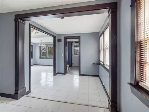 Entry Way - 10 E Shore Rd, Holbrook, MA 02343 photo 1 of 6