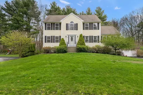 67 Elm St, Franklin, MA 02038