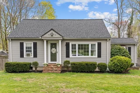 17 Elise Ave, Dracut, MA 01826