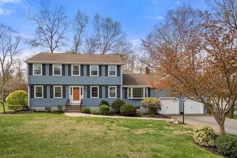 10 Putting Dr, Westwood, MA 02090