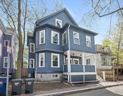 20 Sacramento Pl #1, Cambridge, MA 02138