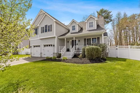 45 Saw Mill Ln, Rockland, MA 02370
