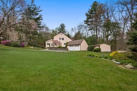 Exterior - 85 Hartford Ave S, Upton, MA 01568 photo 2 of 6