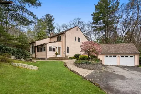 85 Hartford Ave S, Upton, MA 01568