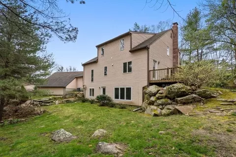 Exterior - 85 Hartford Ave S, Upton, MA 01568 photo 4 of 6