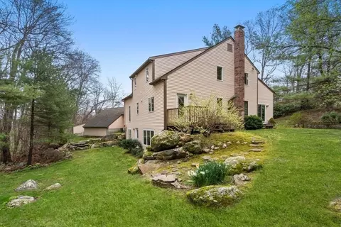 Exterior - 85 Hartford Ave S, Upton, MA 01568 photo 3 of 6