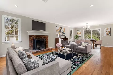 15 Ledgewood Dr, Bridgewater, MA 02324