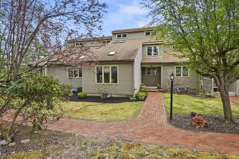 87 Parkhurst Dr #87, Westford, MA 01886