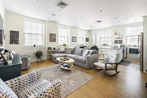 380 Bunker Hill St #213, Boston, MA 02129