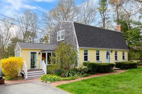 27 Worrall Rd, Plymouth, MA 02360