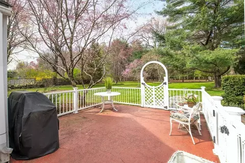 Exterior - 170 Fruit St, Mansfield, MA 02048 photo 2 of 3