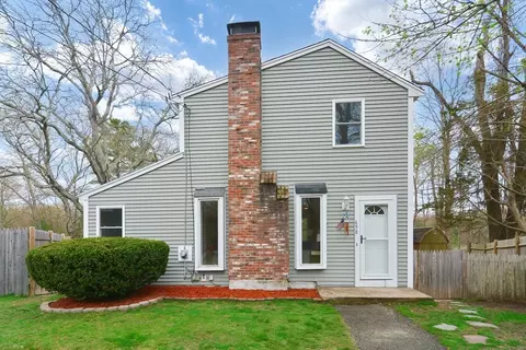 658 Franklin St, Wrentham, MA 02093