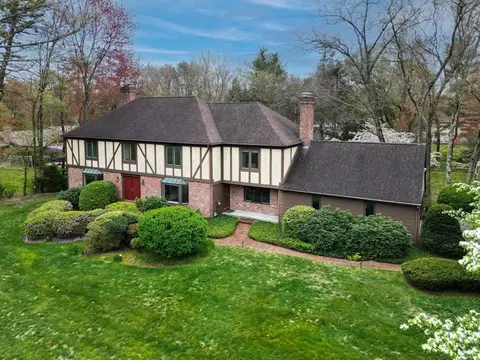 70 Williamsburg Dr, Longmeadow, MA 01106
