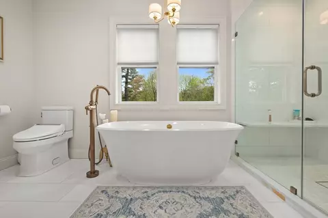 Bath - 14 Forest Rd, Wakefield, MA 01880 photo 3 of 4