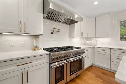 Kitchen - 14 Forest Rd, Wakefield, MA 01880 photo 5 of 7