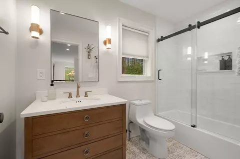 Bath - 14 Forest Rd, Wakefield, MA 01880 photo 4 of 4