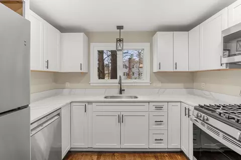 1 Pike Dr, Groveland, MA 01834