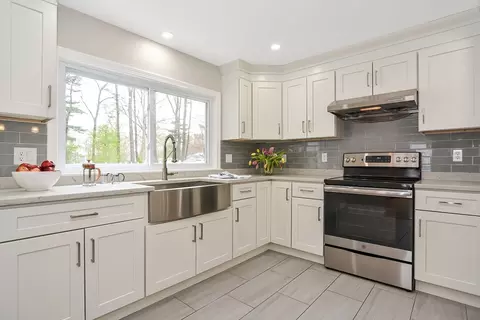Kitchen - 7 Ashdale, Canton, MA 02021 photo 2 of 5