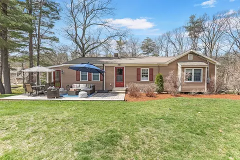 106 Meetinghouse Hill Rd, Sterling, MA 01564