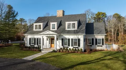8 Nutmeg Ln, Barnstable, MA 02655