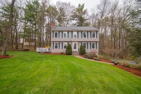 15 Hampshire Dr, Derry, NH 03038