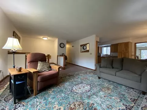 Living - 10 Hitching Post Rd, Amherst, MA 01002 photo 1 of 2