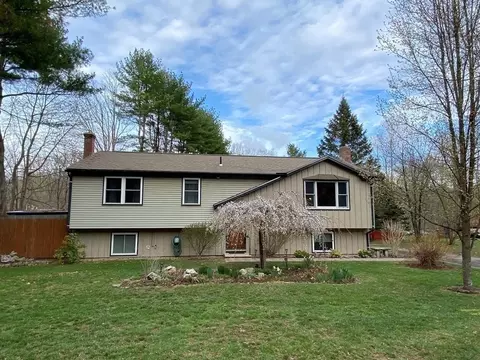 Exterior - 10 Hitching Post Rd, Amherst, MA 01002 photo 2 of 4