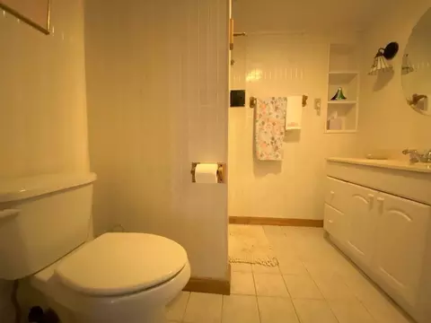 Bath - 10 Hitching Post Rd, Amherst, MA 01002 photo 2 of 2