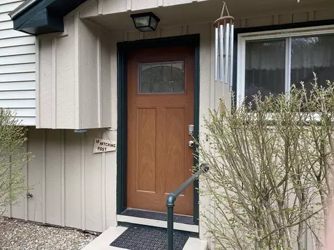 Exterior - 10 Hitching Post Rd, Amherst, MA 01002 photo 3 of 4