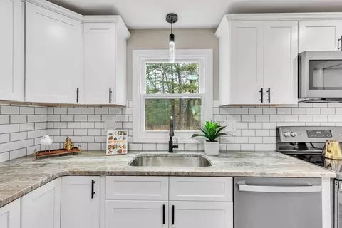 13 Sterling Dr, Easthampton, MA 01027 photo 9