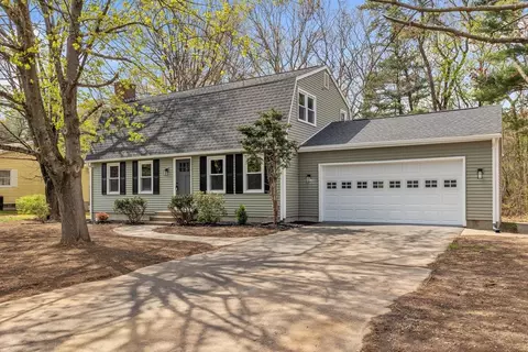 13 Sterling Dr, Easthampton, MA 01027