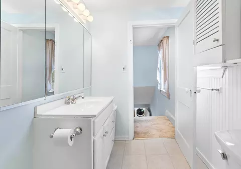 Bath - 77 Coolidge Ave, Weymouth, MA 02188 photo 1 of 1