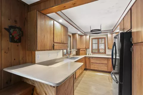 139 South Rd, Peru, MA 01235