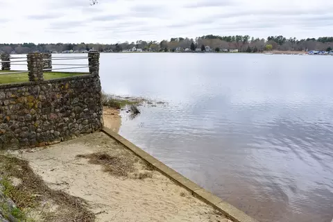 View/Area - 21 Highland Bay Dr, Wareham, MA 02571 photo 2 of 3