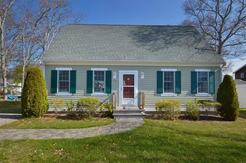 70 Winthrop Dr, Falmouth, MA 02536