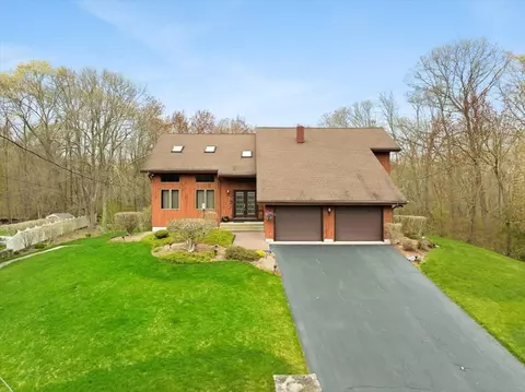 79 Lisa Dr, Swansea, MA 02777