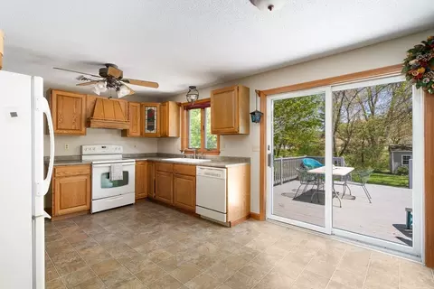 10 Plumbrook Dr, Easthampton, MA 01027 photo 7