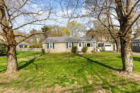 402 Essex St, Hamilton, MA 01982