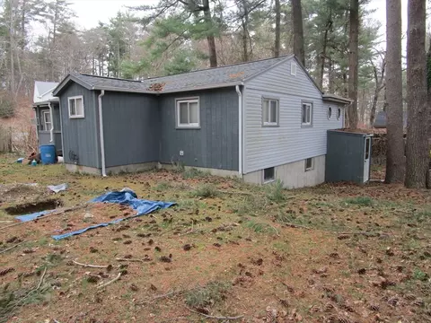 69 Oak St, Hanson, MA 02341 photo 4