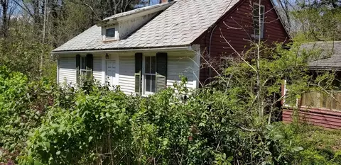 16 Amherst Rd, Pelham, MA 01002