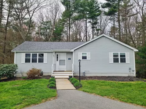 27 Brookbend Way W #27, East Bridgewater, MA 02333