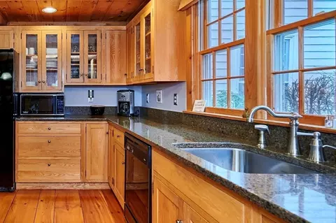 846 E Pleasant, Amherst, MA 01002 photo 9