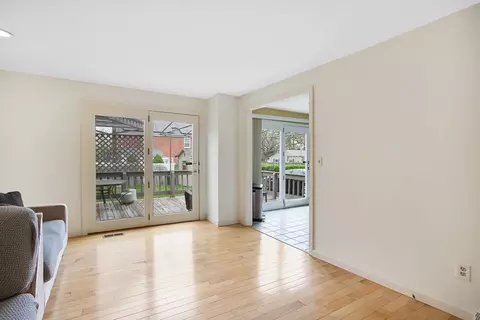 55 Chalmers St, Springfield, MA 01118 photo 4