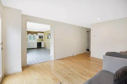 55 Chalmers St, Springfield, MA 01118 photo 5