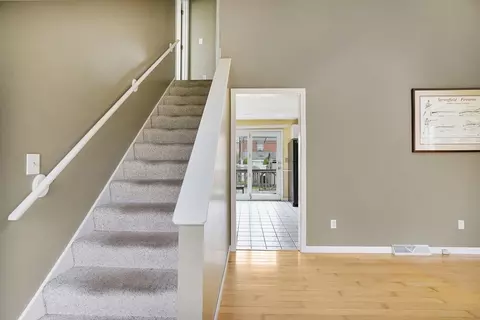 55 Chalmers St, Springfield, MA 01118 photo 2