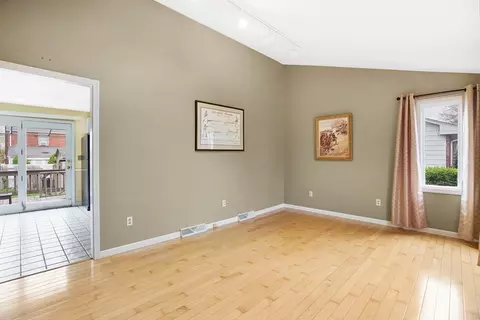 55 Chalmers St, Springfield, MA 01118 photo 8