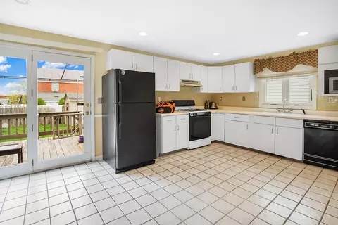 55 Chalmers St, Springfield, MA 01118 photo 6