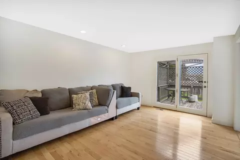 55 Chalmers St, Springfield, MA 01118 photo 3