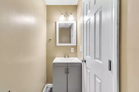 Bath - 53-55 Allendale St, Springfield, MA 01107 photo 3 of 4